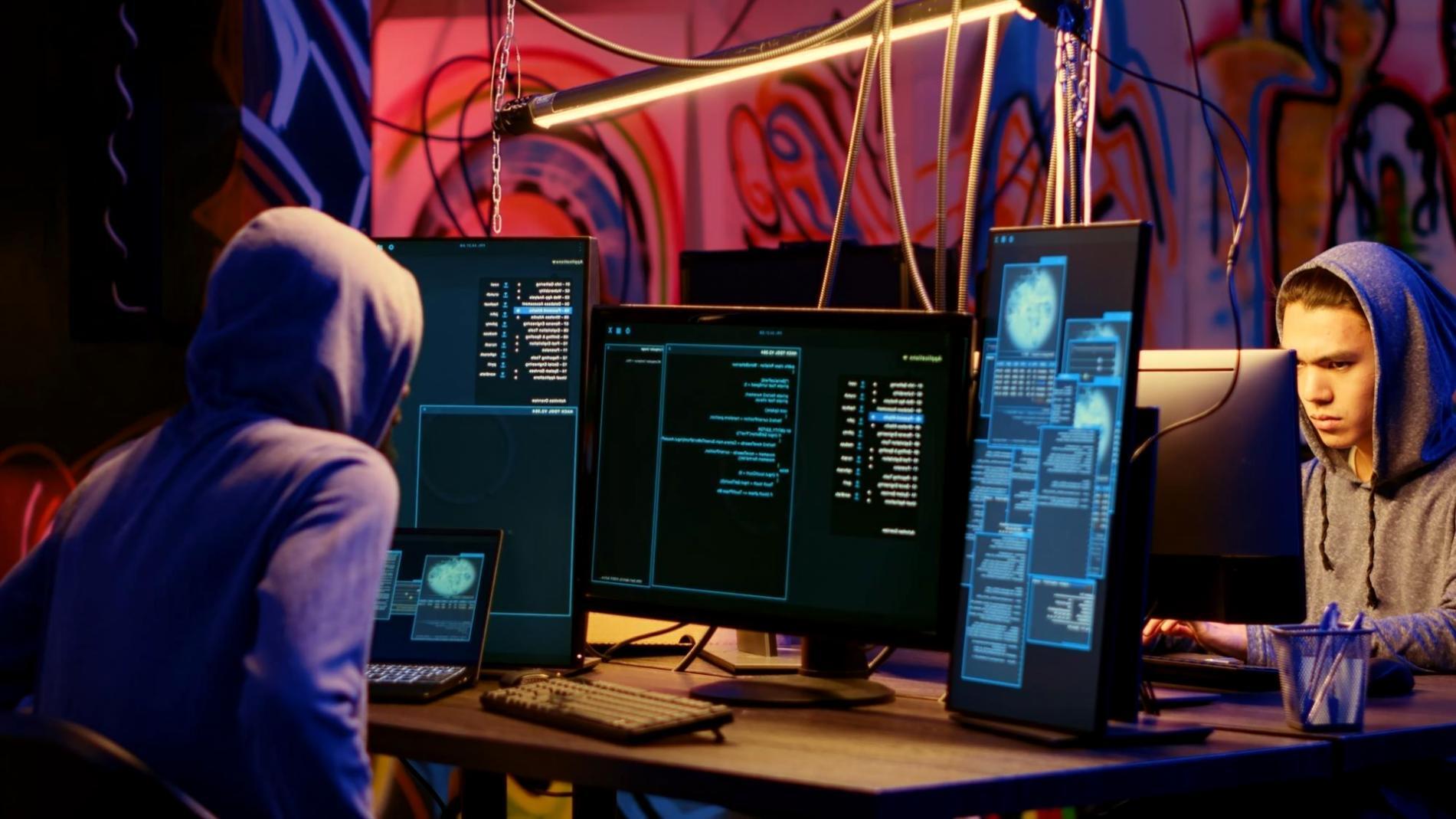 Entwicklungsteam bei der Arbeit an mobilem Spielprojekt